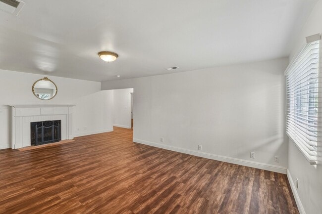 Building Photo - 2148 Irvin Wy