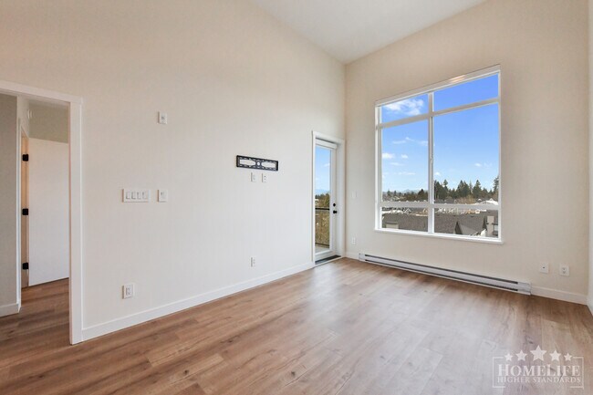 Photo du bâtiment - Stunning Penthouse 2 Bedroom, 2 Bathroom with Panoramic Views in Willoughby Heights