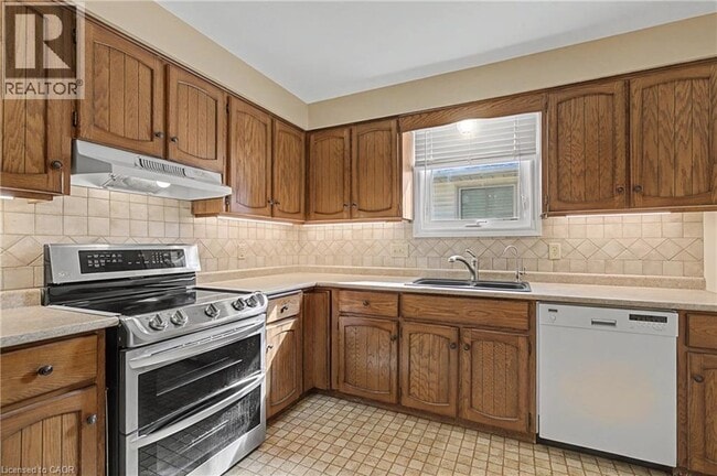 Building Photo - 114 Dovercliffe Rd