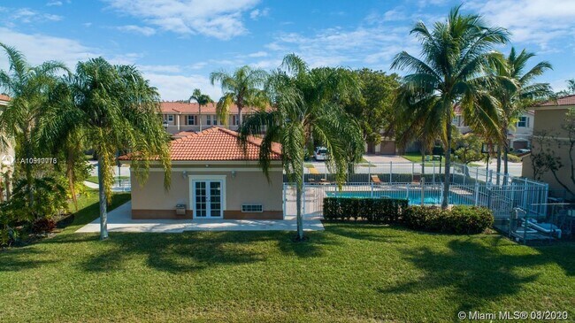 Building Photo - 240 Riverwalk Cir