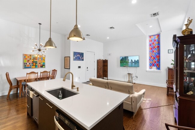 Building Photo - 304 Pavonia Ave