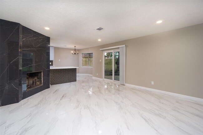 Building Photo - 16450 Parksley Dr