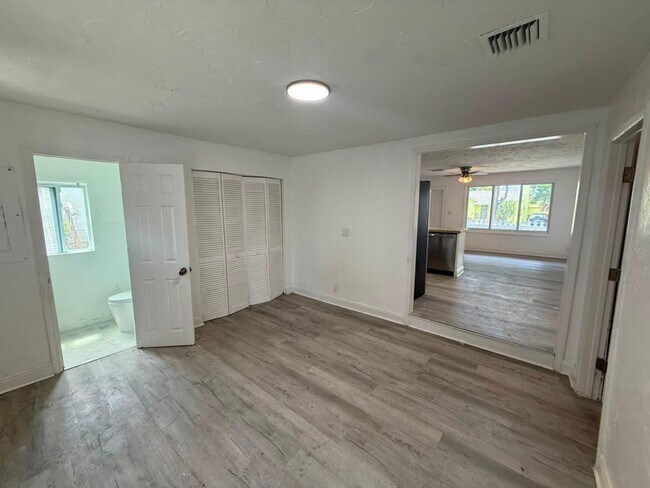 Foto del edificio - 933 30th Ct