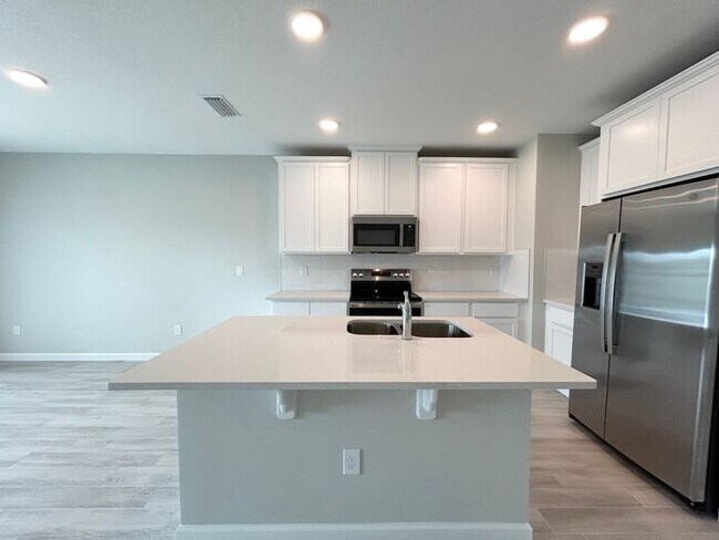 Foto del edificio - Brand-New 3/3 Modern Townhome in Gated Tys...