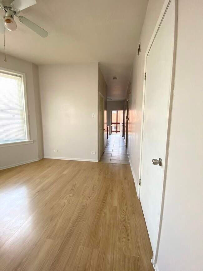 Foto del edificio - 1103 N Ashland Ave
