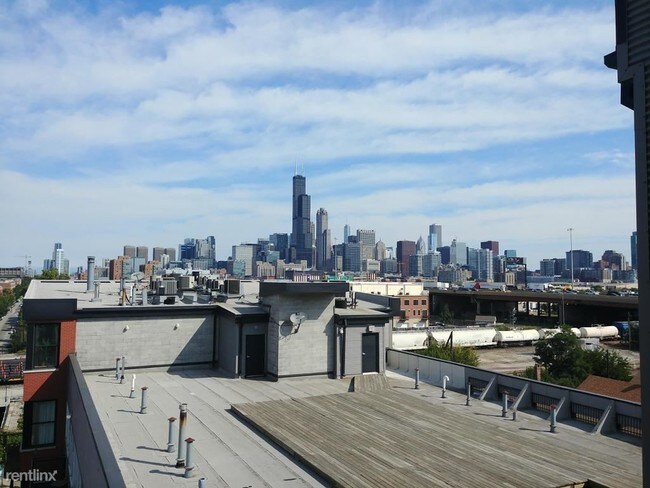 Foto del edificio - 1601 S Halsted St