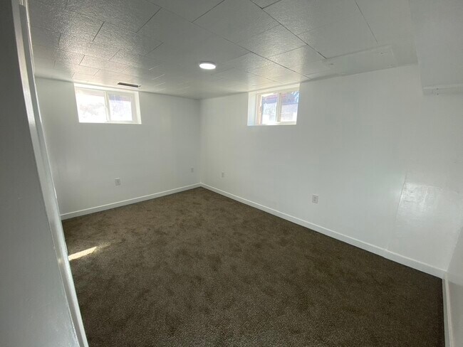 Dormitorio 2 con dos armarios - 45 Lynnwood Dr