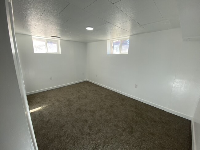 Bedroom 2 with two closets - 45 Lynnwood Dr