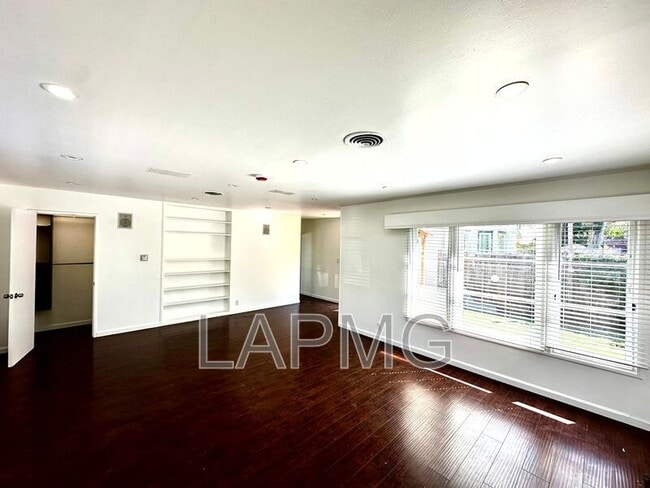 Photo - 607-611 N. El Molino Avenue House
