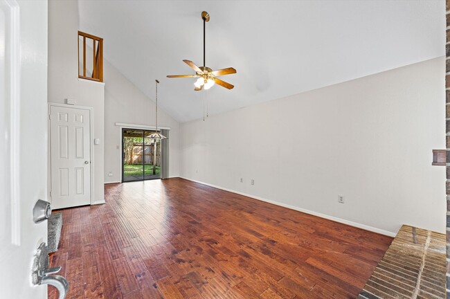 Building Photo - 25 Regency Ln