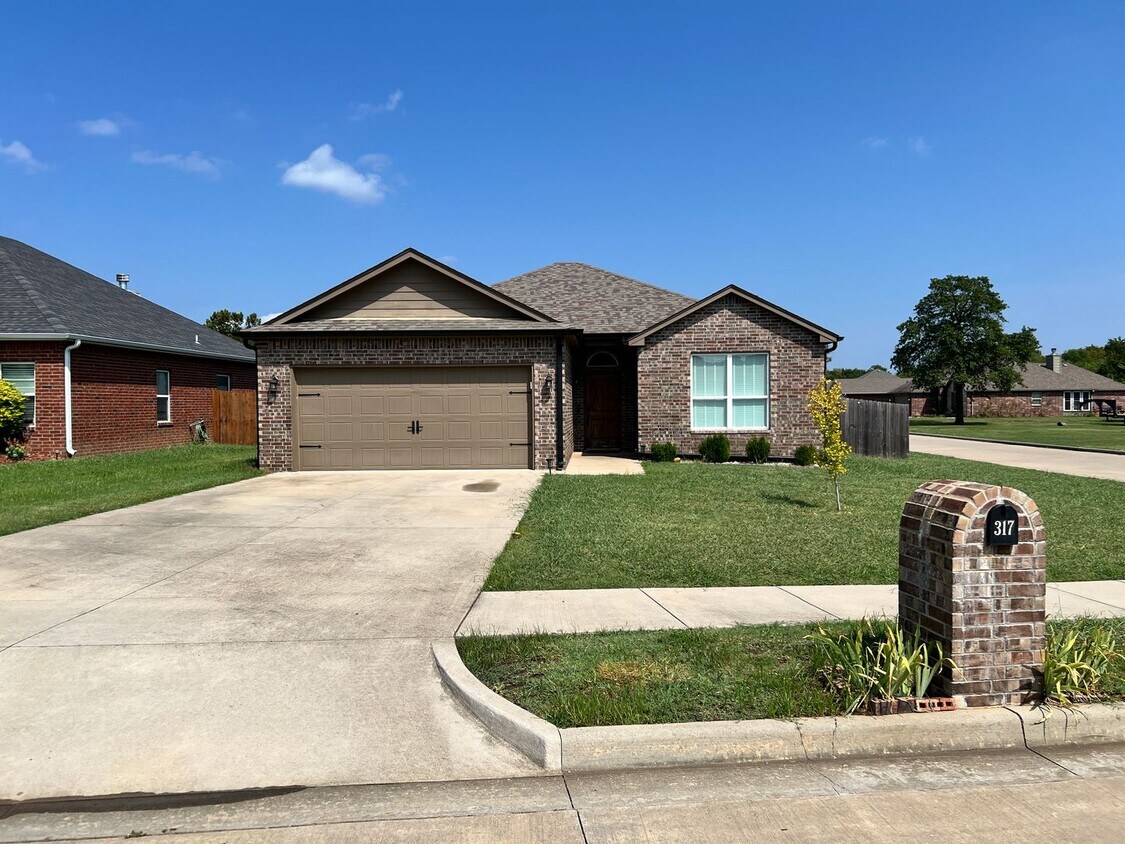 Foto principal - Charming Newer 3 bed 2 bath in Keifer