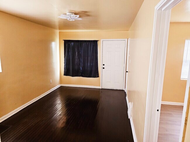 LIVING ROOM - 2305 Pierce Street