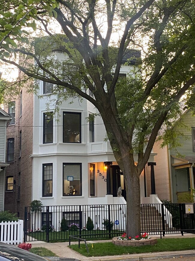 Foto del edificio - 3530 N Paulina St