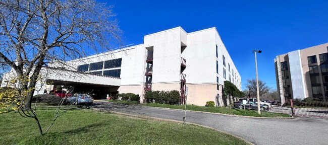 Foto del edificio - 2715 Cherry Rd