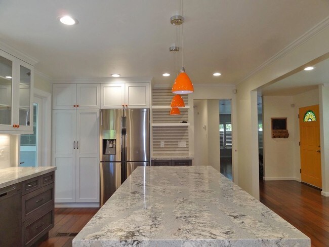 Foto del edificio - 1314 Happy Valley Ave