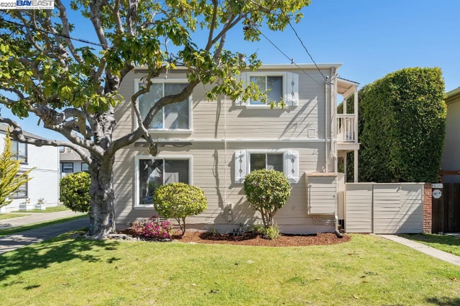 Building Photo - 1609 Santa Clara Ave