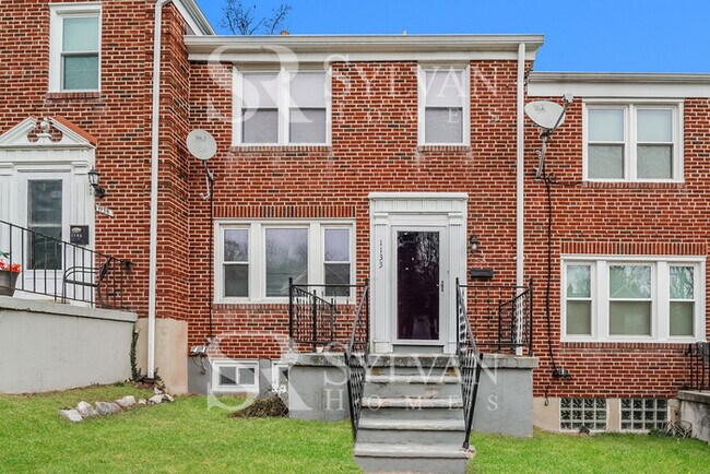 Building Photo - The living is easy in this 4 bedroom, 2 ba...