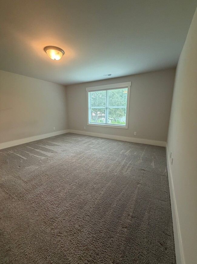 Building Photo - 111 Fall Mdw Dr