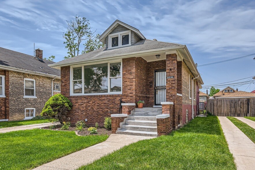 Primary Photo - 8636 S Hermitage Avenue