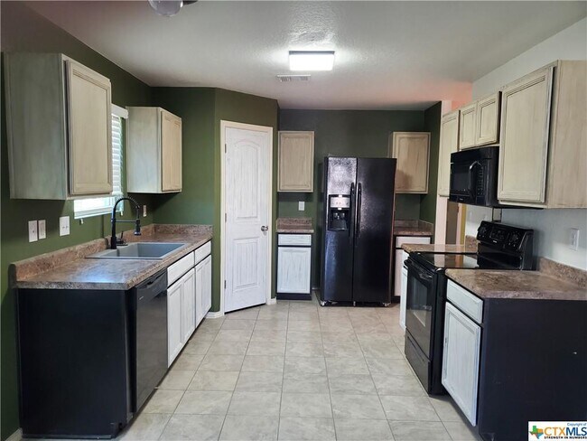 Building Photo - 1412 Doncaster Dr