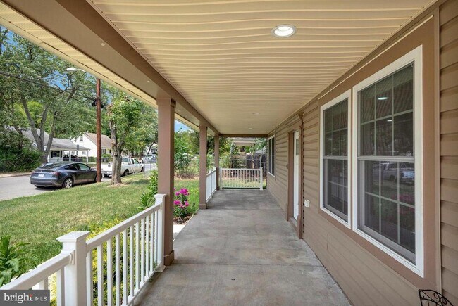 Building Photo - 179 Martin Dr
