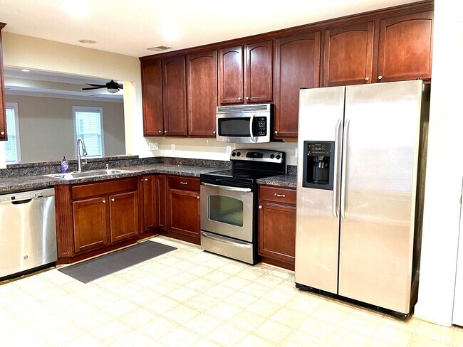 Building Photo - Beautifully Maintained Home in the Heart o...