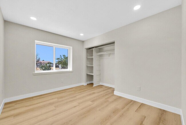 Foto del edificio - 21450 Zuni Rd