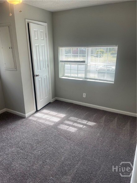 Building Photo - 501 Tuten Ave