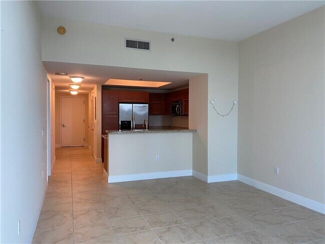 Building Photo - 2681 N Flamingo Rd