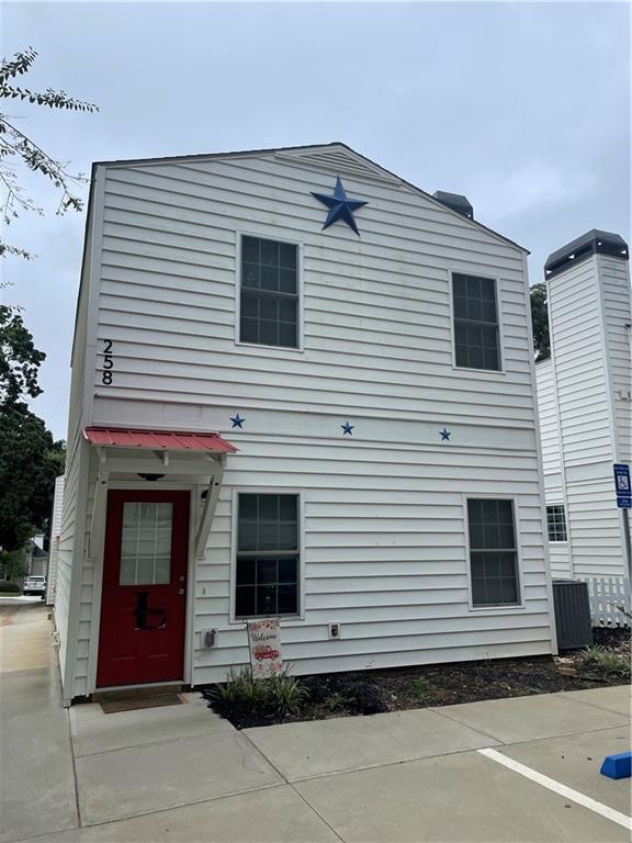 Building Photo - 258 Forrest Ave