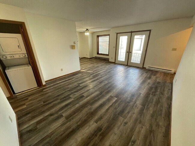 Building Photo - APPLICATION PENDING -- HUGE 1-Bedroom Apar...