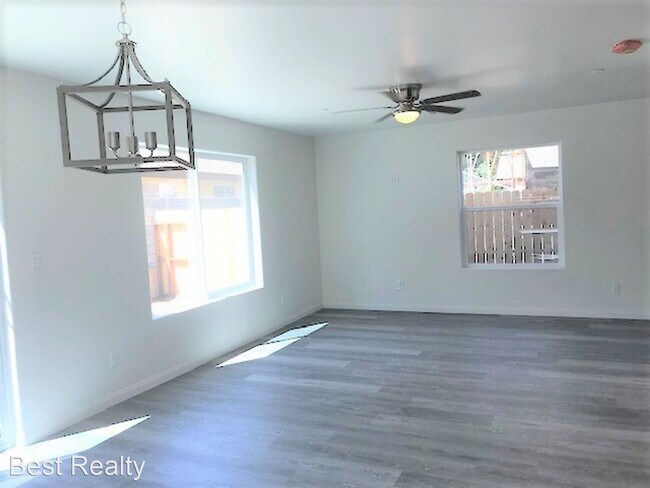 Building Photo - 4 br, 2.5 bath House - 466 Jonathan Pl