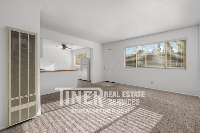 Building Photo - Charming Carmichael condo