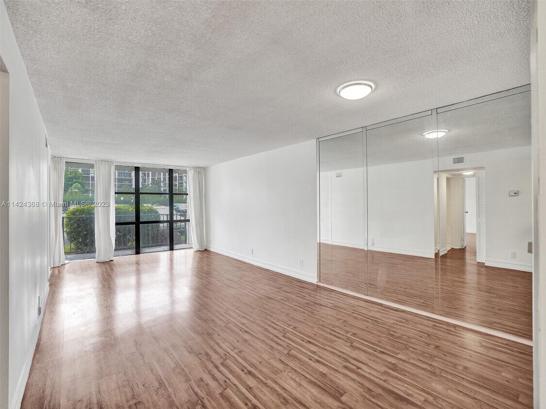 800 Parkview Dr Unit 118, Hallandale Beach, FL 33009 Condo for Rent