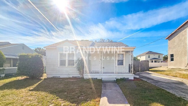 Building Photo - 1912 W Grace St