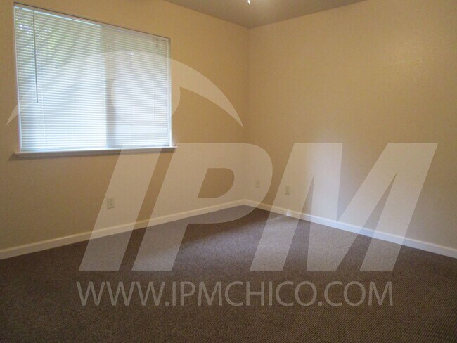 Foto del edificio - 143 W 3rd Ave