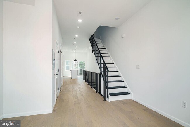 Building Photo - 2632 Manton St