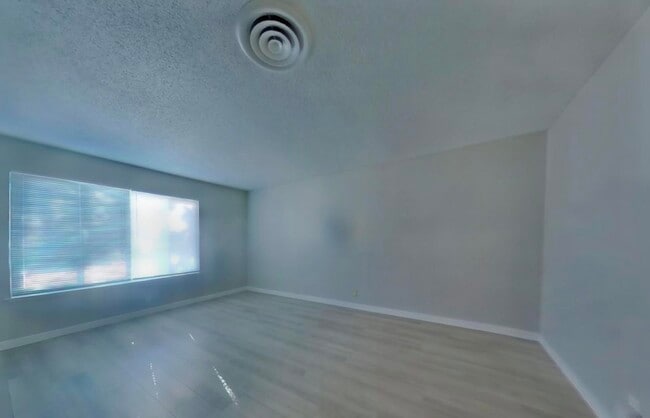 Foto del edificio - Available And Ready Now!