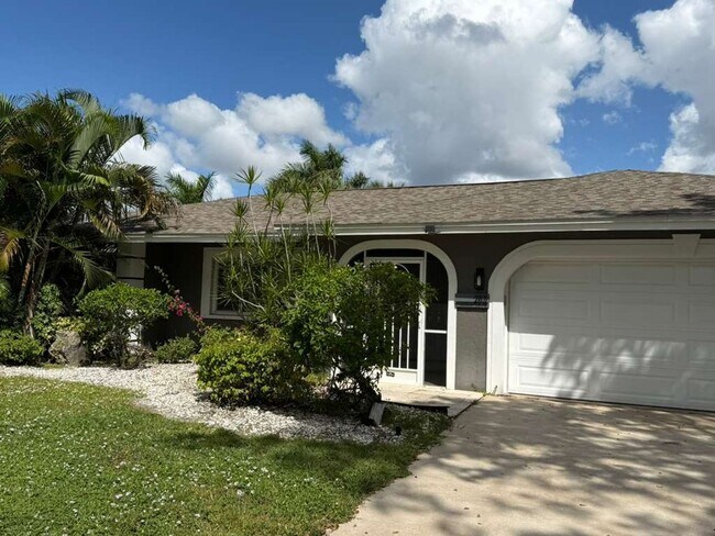 Foto del edificio - 4 Bed + Den and 3 Bath 2,093 Sq Ft Pet-Friendly