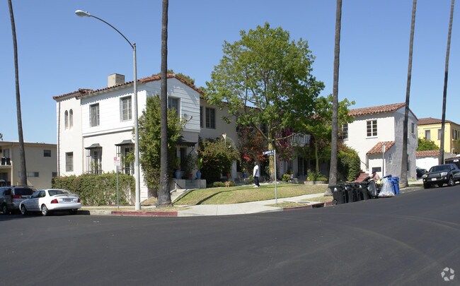 Foto del edificio - 4465-4479 W 2nd St