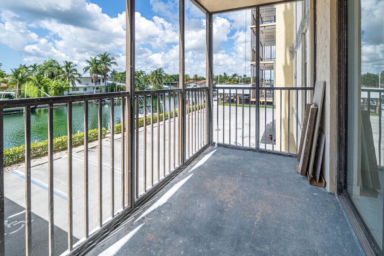 Foto principal - 2500 NE 135th St