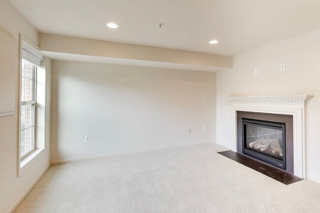 Foto del edificio - Beautiful Garage Townhouse in Poplar Run - Minutes to Glenmont METRO & I-200!