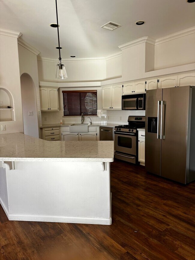 Building Photo - Custom pool/spa home for rent