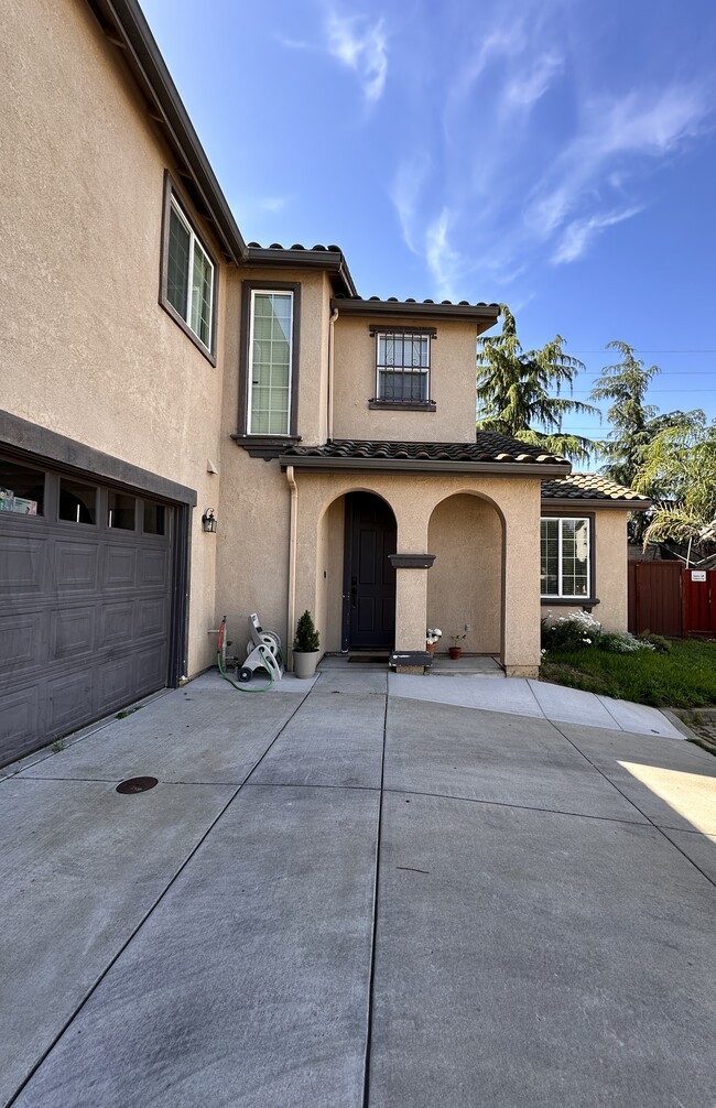 Building Photo - 2514 Mercato Ln