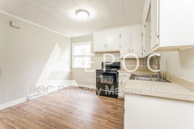 Building Photo - 209 Underhill St