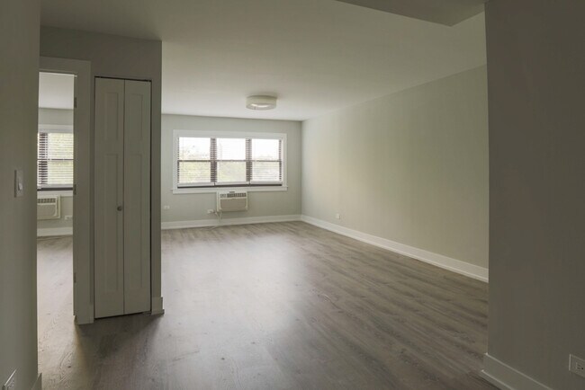 Foto del edificio - 448 W Barry Ave