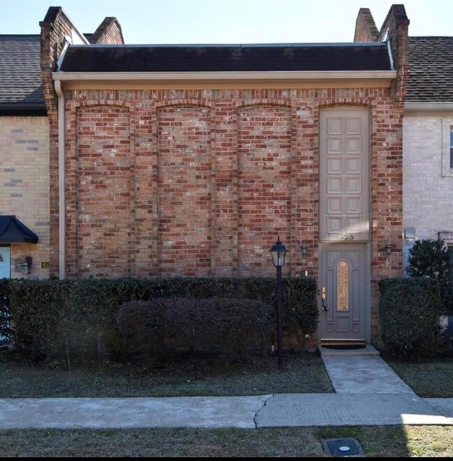 Building Photo - 4523 Acacia St
