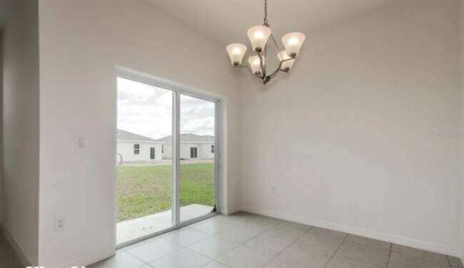 Foto del edificio - 523 Crown Rose Dr