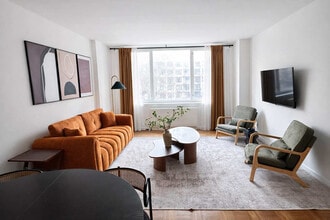 Building Photo - 350 W 43rd St