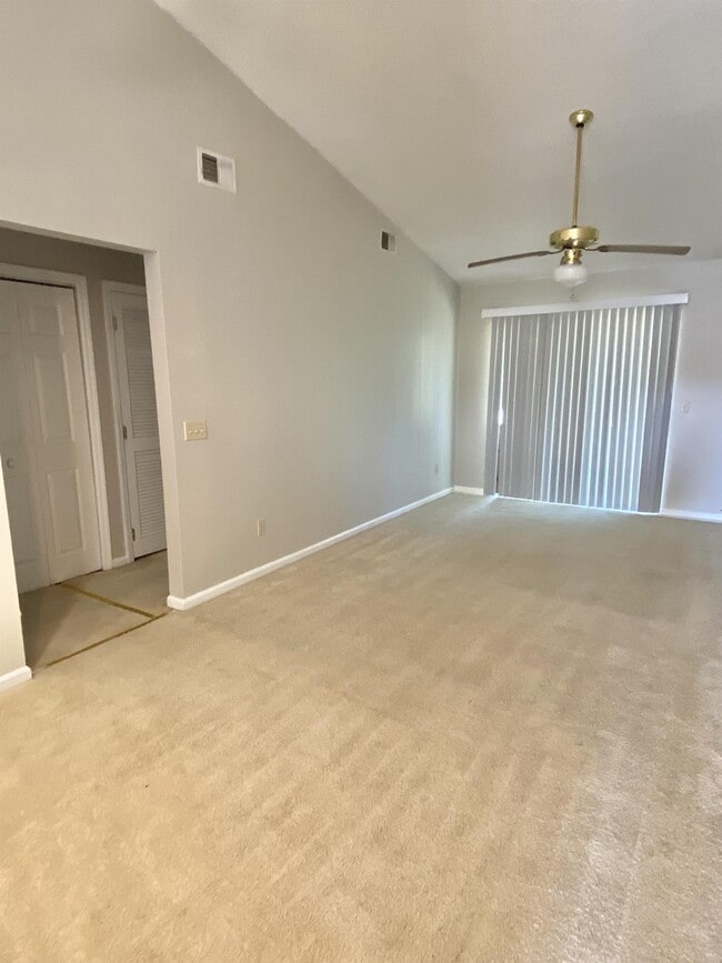 Foto del edificio - 910 Brett Dr